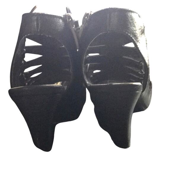 EUC Db Sz 8 Rylan Laced PU/Fabric Stylish Laced side zip open toe sandals - Picture 2 of 7